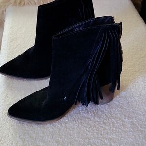 STEVE Madden fringe zip boots